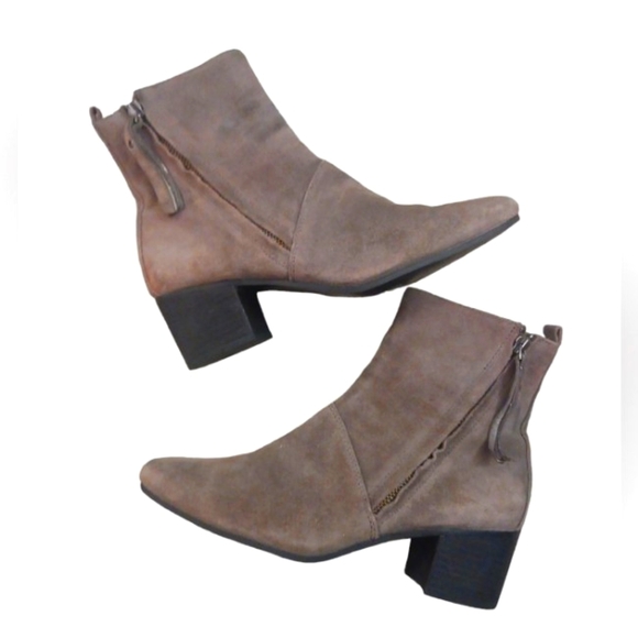 Banana Republic Suede Ankle Boot Women's Taupe Bootie size 7 - Picture 1 of 9